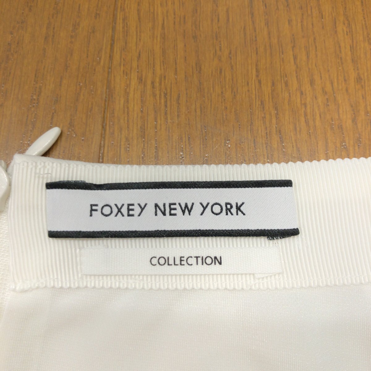 美品 FOXEY NEW YORK フォクシーニューヨーク ストレッチ フレアスカート 42(L) w78 白 ホワイト 日本製 ミディ丈 国内正規品 レディースの画像3