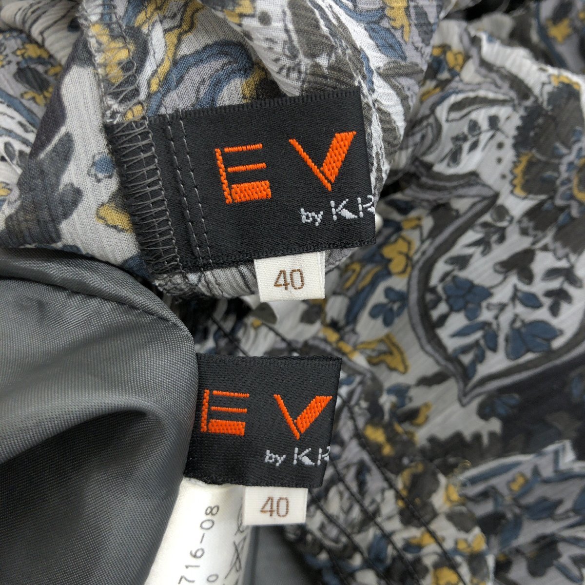 ●EVEX by KRIZIA クリツィア 総柄 シフォン シアーシャツ ティアードスカート 上下セットアップ 40(L) グレー系 ブラウス スーツ 女性用の画像3