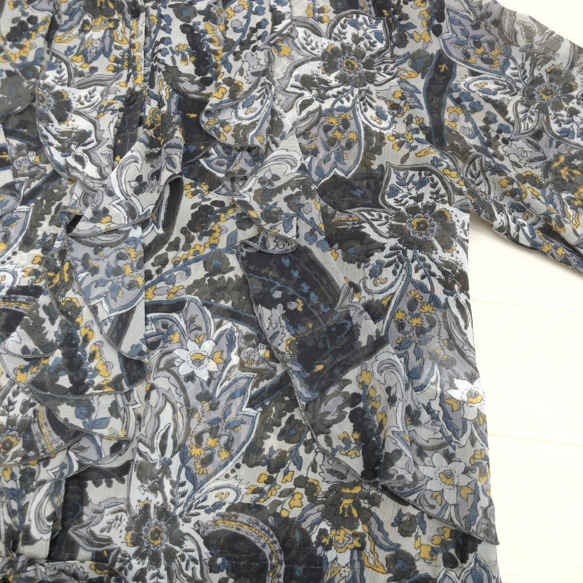 ●EVEX by KRIZIA クリツィア 総柄 シフォン シアーシャツ ティアードスカート 上下セットアップ 40(L) グレー系 ブラウス スーツ 女性用の画像7