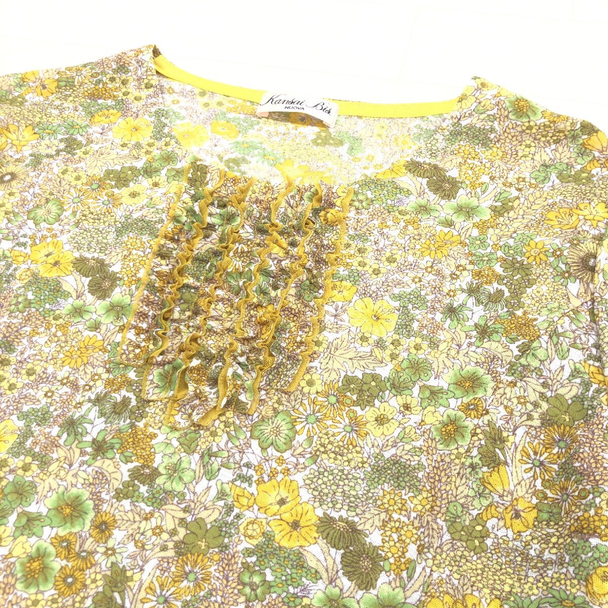 美品 KANSAI BIS カンサイビス フリル装飾 花柄 カットソー 15(2XL) 総柄 日本製 ギャザースリーブ ロンT Tシャツ 3L ゆったり 大きいの画像4