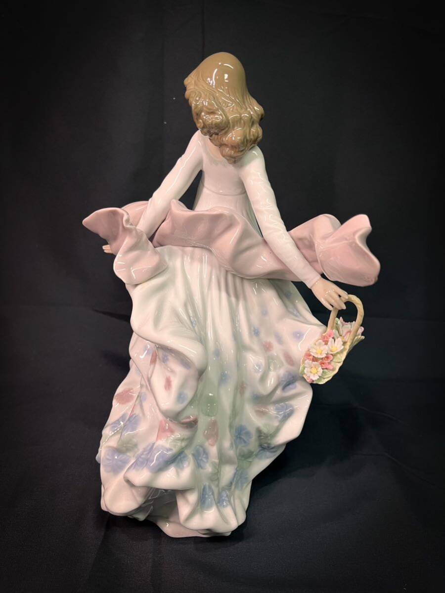LLADRO Lladro весна. блеск цветок . девушка цветок корзина . иметь женщина керамика украшение figyu Lynn украшение произведение искусства античный 