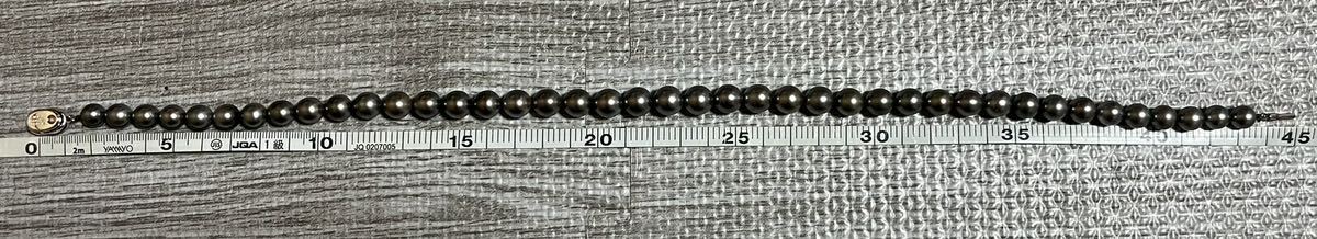 黒真珠 ネックレス シルバートップ 全長45cm 総重量56.6g 冠婚葬祭 パールネックレス 保管ケース付きアクセサリー の画像3