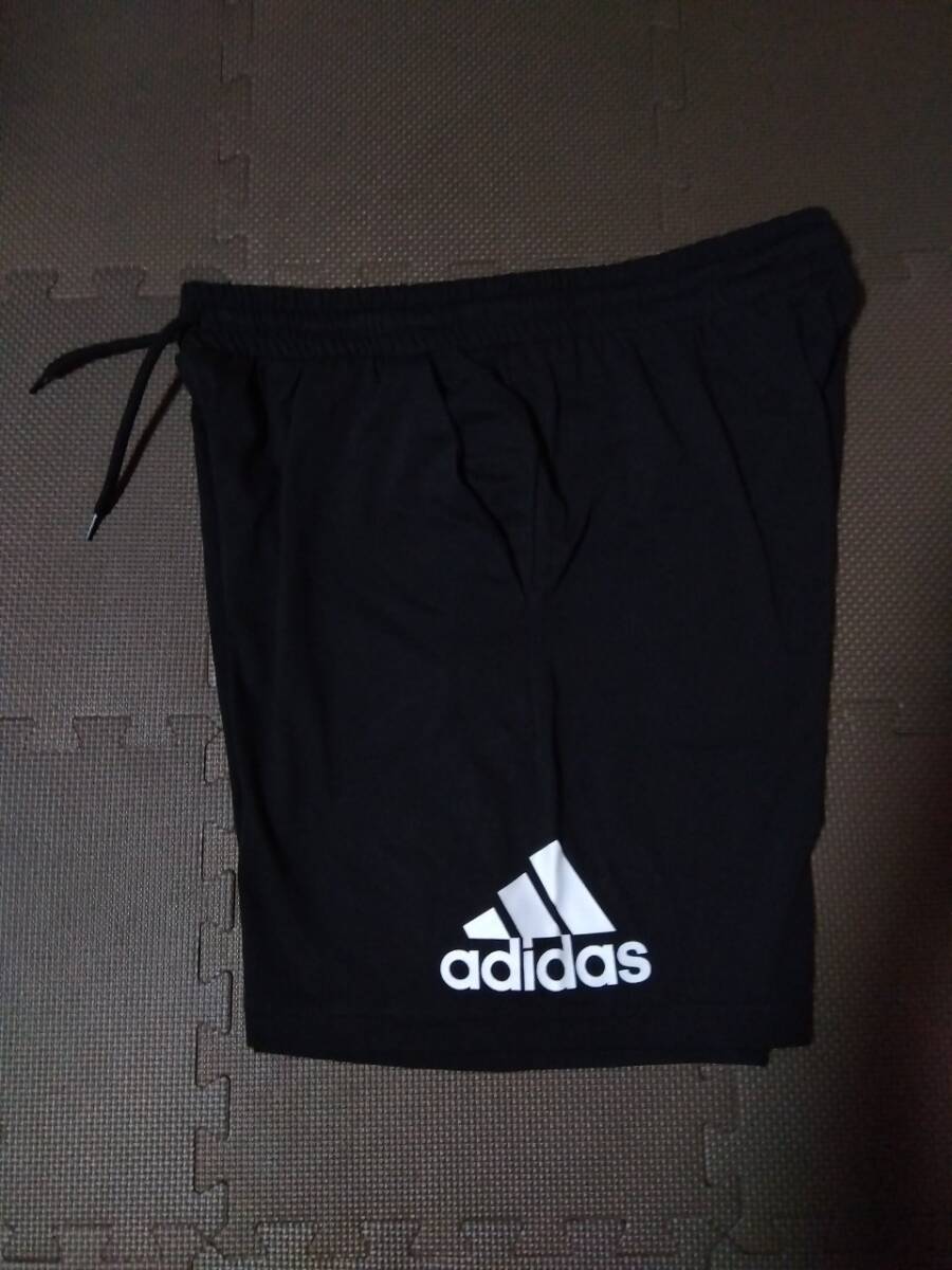 2XL/黒/新品/adidas アディダス/メンズ 薄手 ハーフパンツ エッセンシャルズ ロゴショーツ XXL 3L エアロレディ 大きいサイズ 春夏用_横から見た感じ