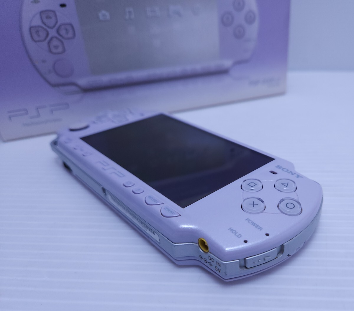 美品 動作品 ソニー SONY PSP-2000 ラベンダーパープル PSP-2000 lavender purple 本体 中古 4GB メモリカード希少品 ゲームソフト(H-249)の画像6