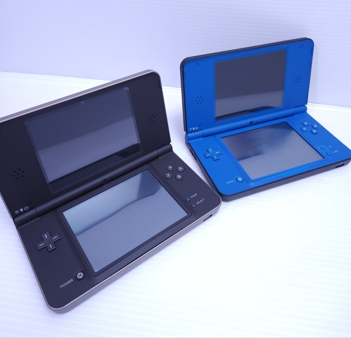 動作品 任天堂 ニンテンドーDSi LL 本体 2台 Nintendo DSi LL ニンテンドー DS(H-208)_画像1