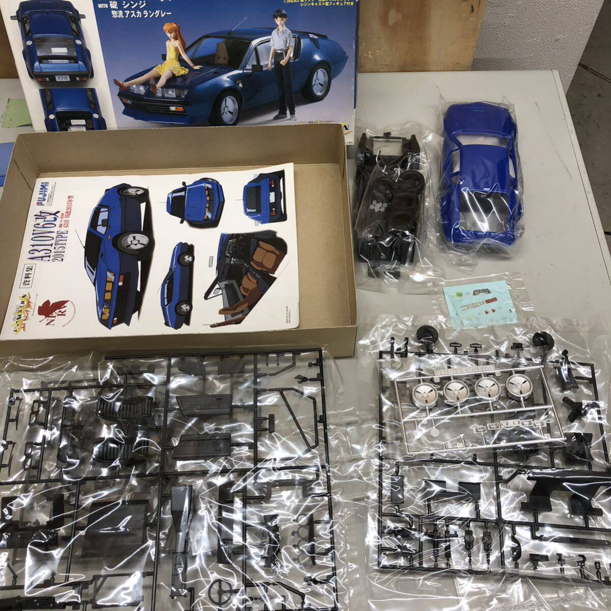 FUJIMI 葛城ミサト専用車 A310V6改 1/20 中古 未組立 2015年型 with 碇シンジ 惣流 アスカ ラングレー フィギュア エヴァンゲリオンの画像2