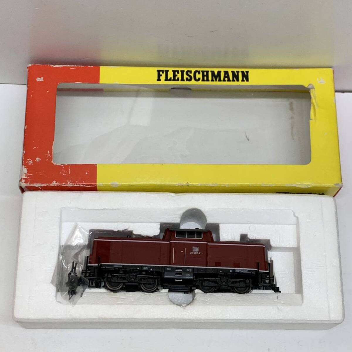 18 FLEISCHMANN 4228 DB 211 092-2 外国車両 ドイツ製 鉄道模型 HOゲージ 車両 未検品 動作未確認 現状品 ジャンク品_画像2