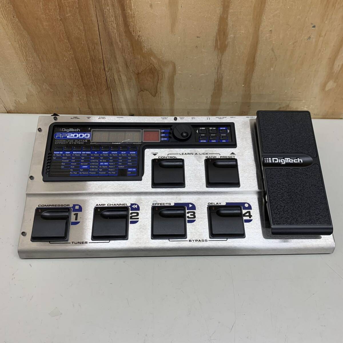 DigiTech RP2000 デジテック マルチエフェクター ケース付き 電源コード無し 動作未確認 ジャンク品 ケース難ありの画像2