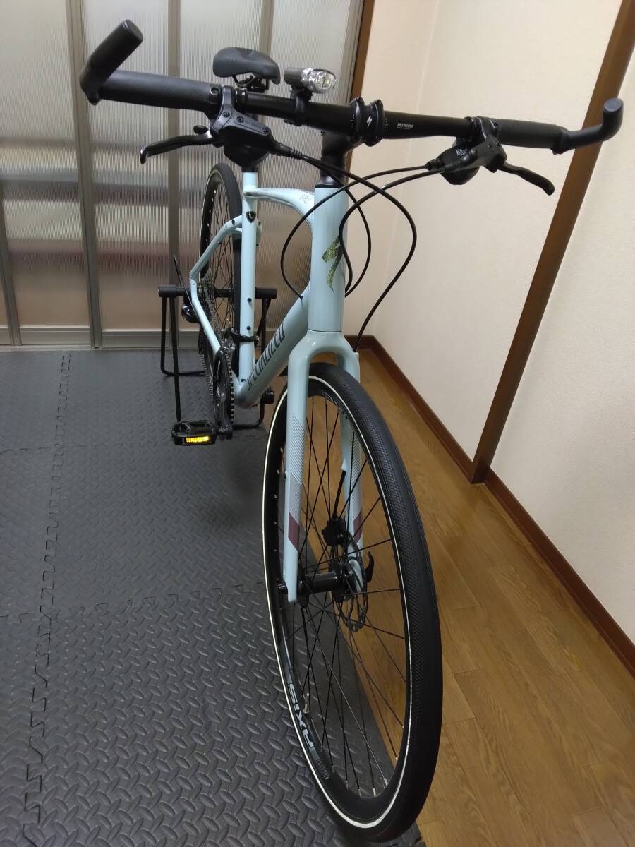 お引取限定 SPECIALIZED SIRRUS3.0 Lサイズ (商品画像の 空気入れ,ボンベ式携帯空気入れ,チューブ,パンク修理キット等付属) の画像6