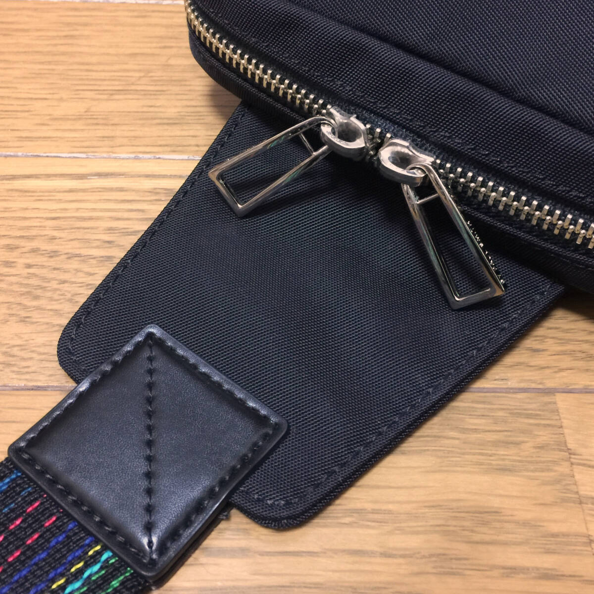 極美品 PS BY PAUL SMITH ポールスミス 牛革 レザー x ナイロン マルチカラー クロスボディ ワンショルダー ボディバッグ 本革 黒 ブラックの画像4