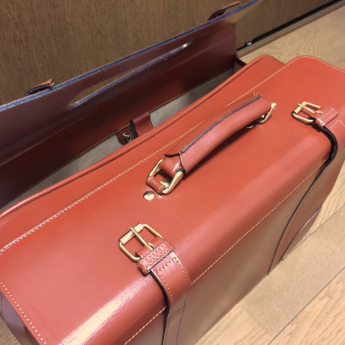  not for sale Italy made Rudi Rabitti x SUZUKI Suzuki special order SKY WAVE cow leather leather trunk Pilot case business bag business trip travel bag tea 