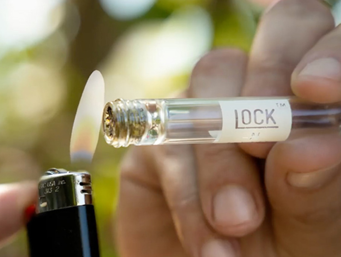 LOCK N LOAD CHILLUM ロックンロード ガラスワンヒッター パイプ カンナビスカップ ボング high times ハイタイムズ thc マリファナ 大麻