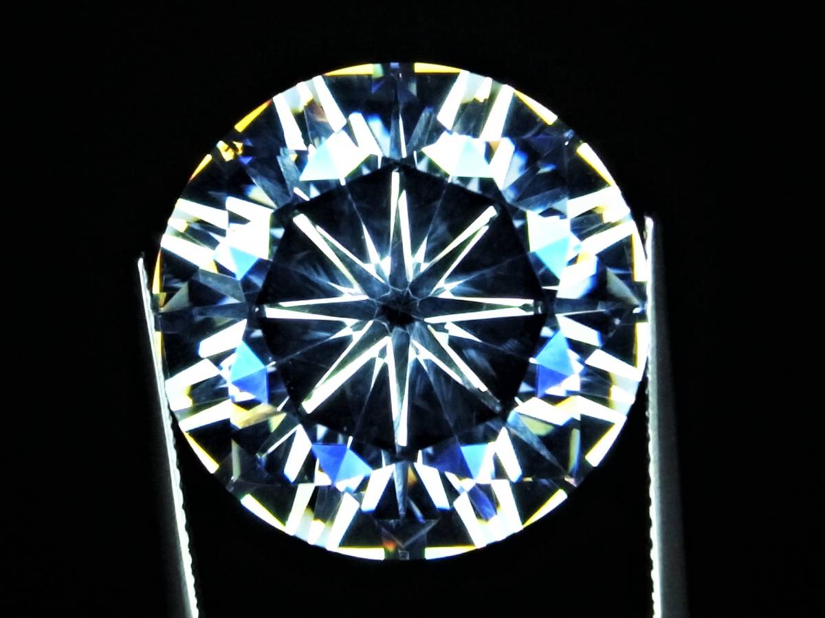 51.45ct 20㎜サイズで超特大・人工宝石キュービックジルコニア 輝き良好のラウンドブリリアンカットでは最大級のサイズです。の画像3