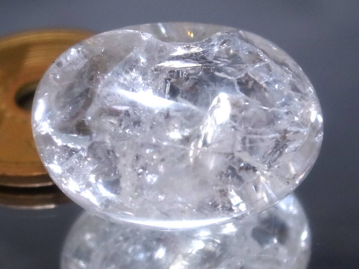 44.30ct 天然レインボーアイスデビルクオーツ 磨き原石 マダガスカル産 の画像9