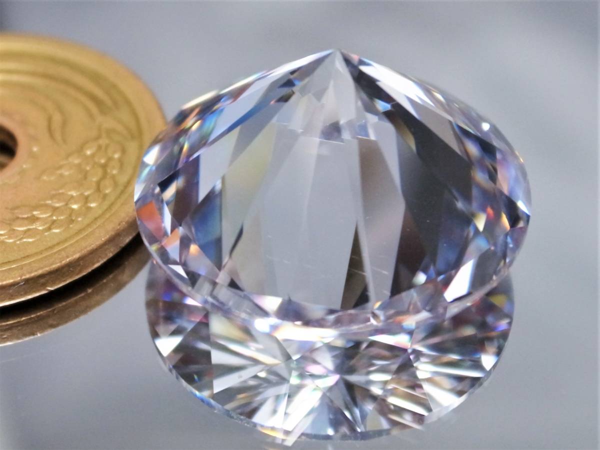 51.44ct 20㎜サイズで超特大・人工宝石キュービックジルコニア 輝き良好のラウンドブリリアンカットでは最大級のサイズです。の画像9