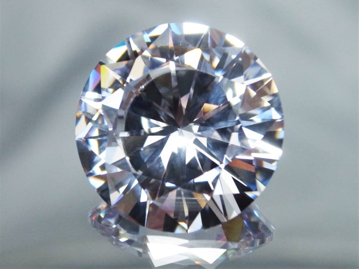 51.45ct 20㎜サイズで超特大・人工宝石キュービックジルコニア 輝き良好のラウンドブリリアンカットでは最大級のサイズです。の画像6