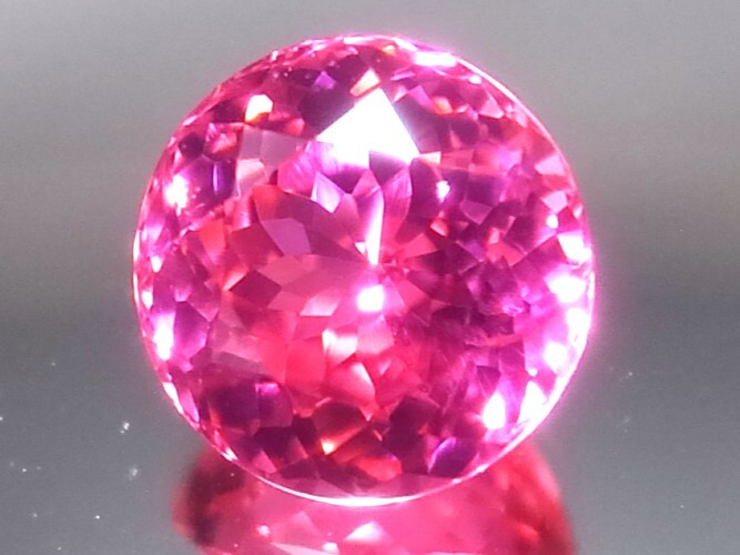 3.70ct 新品・2パターンカラーチェンジ ・ピンクカラー合成セラミック宝石ヤグ ＹＡＧ（イットリウム・アルミニウム・ガーネット）の画像3