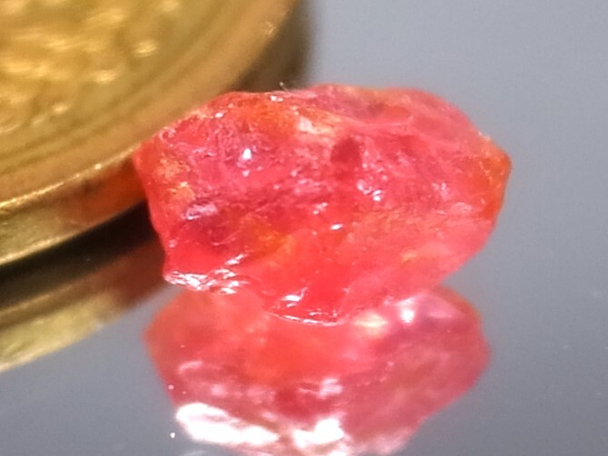 0.97ct 新品・天然パパラチアサファイヤ原石 ピンク系 マダガスカル産の画像2