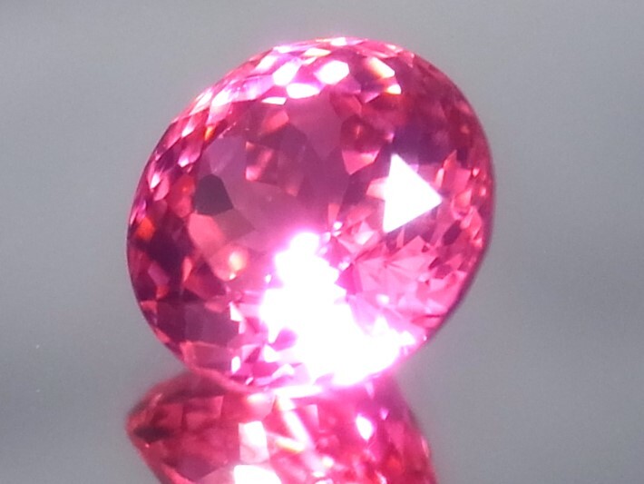 3.70ct 新品・2パターンカラーチェンジ ・ピンクカラー合成セラミック宝石ヤグ ＹＡＧ（イットリウム・アルミニウム・ガーネット）の画像6