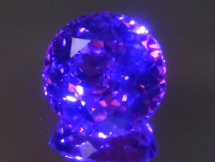 3.70ct 新品・2パターンカラーチェンジ ・ピンクカラー合成セラミック宝石ヤグ ＹＡＧ（イットリウム・アルミニウム・ガーネット）の画像5