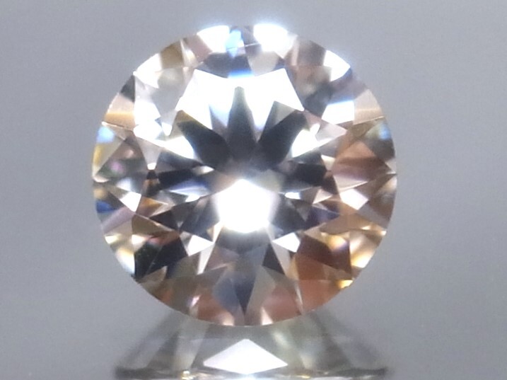 0.92ct c 新品・希少石・地球上で天然ダイアモンドの次に硬い石　モース硬度9.5 合成モアッサナイト_画像1