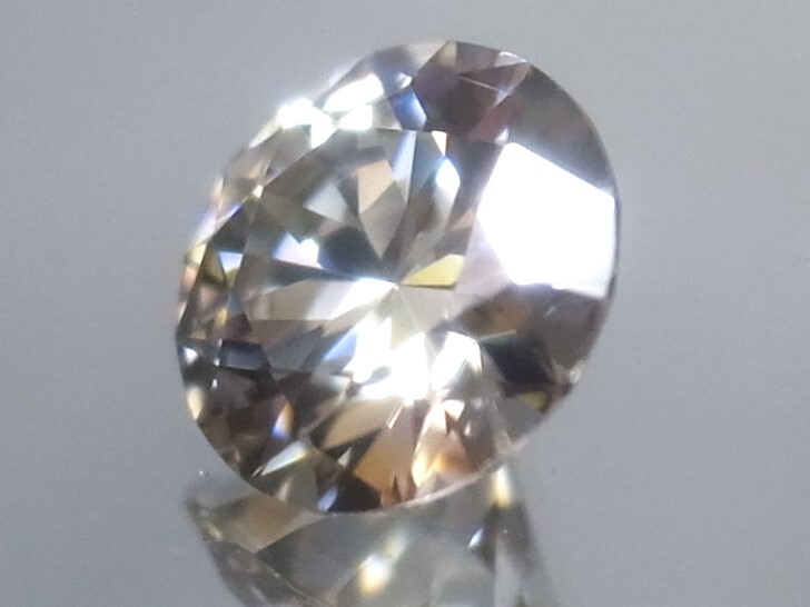 0.92ct c 新品・希少石・地球上で天然ダイアモンドの次に硬い石　モース硬度9.5 合成モアッサナイト_画像5