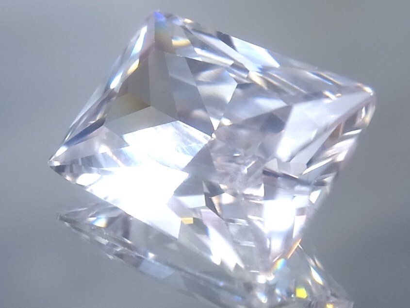 18.33ct 15ｘ11㎜up バケットプリンセスカット・特大キュービックジルコニア 人の手が一切触れていない完全未使用新品_画像4