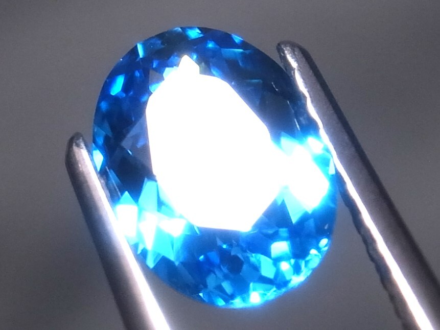 1.71ct 新品・新色・スカイブルートパーズカラー合成ヤグセラミック宝石 ＹＡＧ（イットリウム・アルミニウム・ガーネット）の画像3