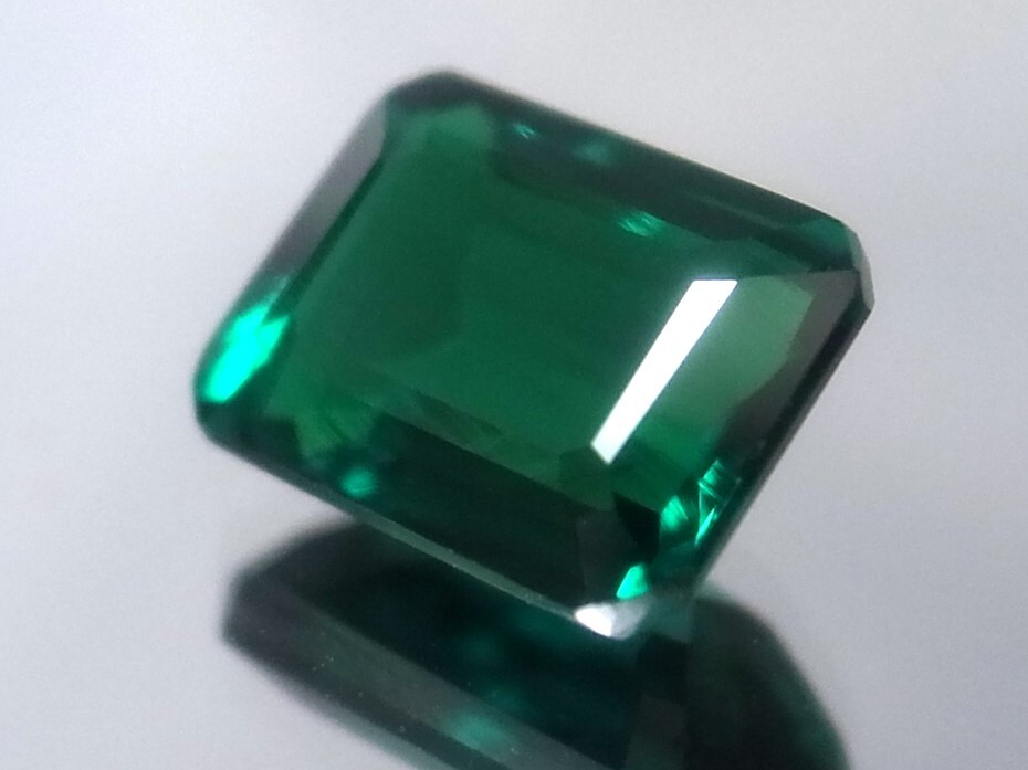 2.25ct 新品・大粒サイズ・コロンビアカラー合成バイロンエメラルド 超希少入手困難・バイロン社製_画像4