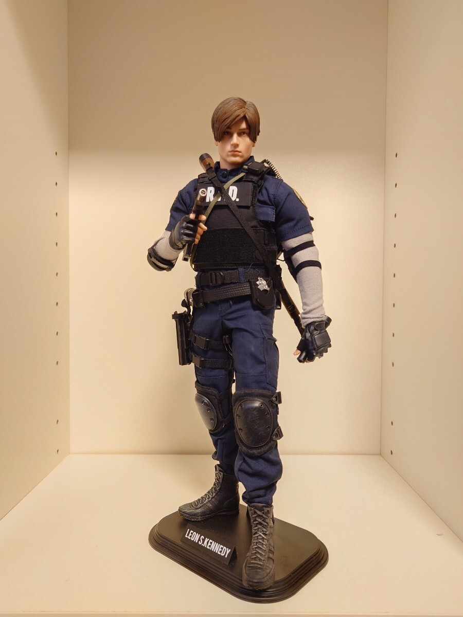 【開封品/オマケ付き】 DAM TOYS バイオハザード BIOHAZARD RE:2 レオン S.ケネディ 1/6 コレクティブルアクションフィギュア ダムトイの画像2