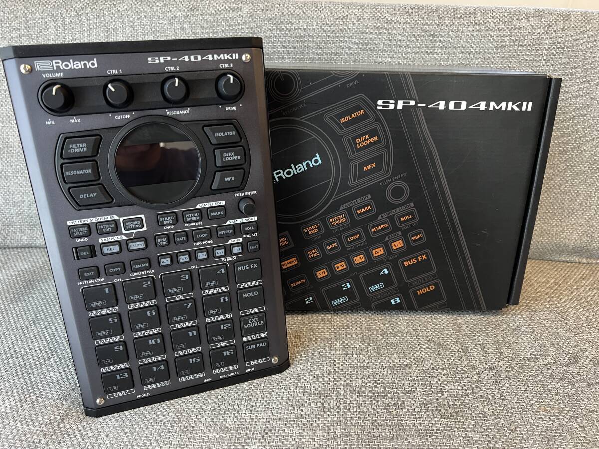 ROLAND SP-404 MK II sampler 