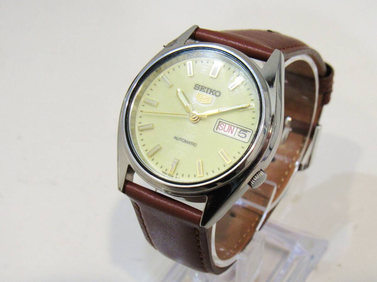 セイコー SEIKO5 セイコー5 7009-6000 自動巻き 腕時計 アナログ ラウンド アイボリー シルバー シンプル ジャンク品 kdKTの画像1