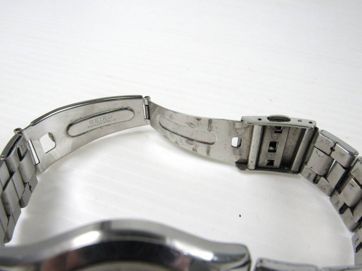 SEIKO 稼働品 7N43-9080 ホワイト × シルバー QUARTZ QZ デイデイト カレンダー メンズ 腕時計 ウォッチ ３針 傷あり 中古品_画像5