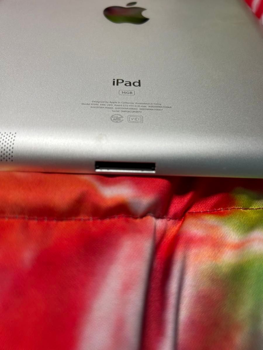 iPad  16GB  画面ホワイト　背面シルバー　Apple  wi-fiモデル　タブレット