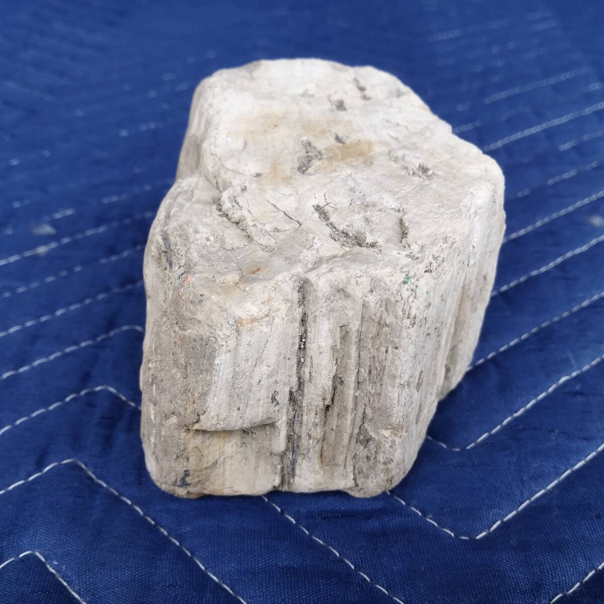 珪化木870g・常陸大宮市彦久慈川産 W11×D8×H7cm 珪化木870g・常陸大宮市彦久慈川産 W11×D8×H7cm