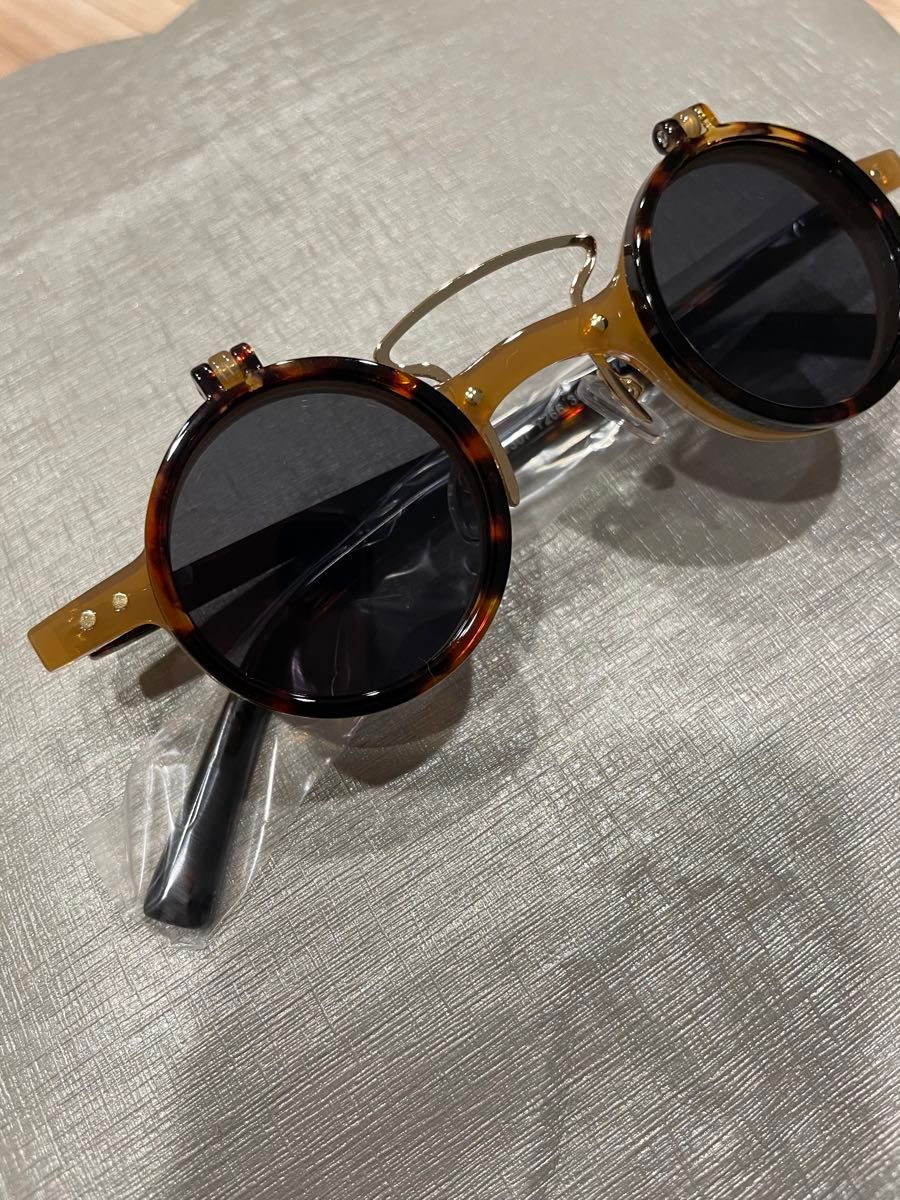【人気商品】　ラスト1点　伊達メガネ　丸眼鏡　跳ね上げ式　レオパード　　個性的　サングラス　レトロ