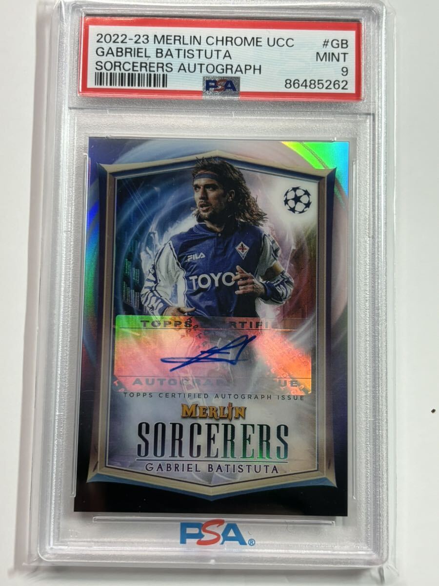 バティストゥータ【直筆サイン PSA9】2023 Topps Merlin Chrome UEFA Sorcerers Refractor Gabriel Batistuta Auto Autographの画像1