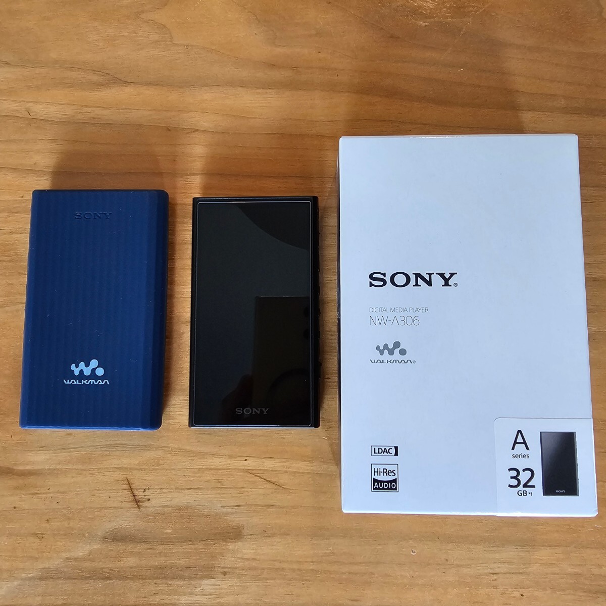 Sony Walkman NW-A306 32GB ブラック 純正ケース、ガラスフィルム付き 超美品_画像1