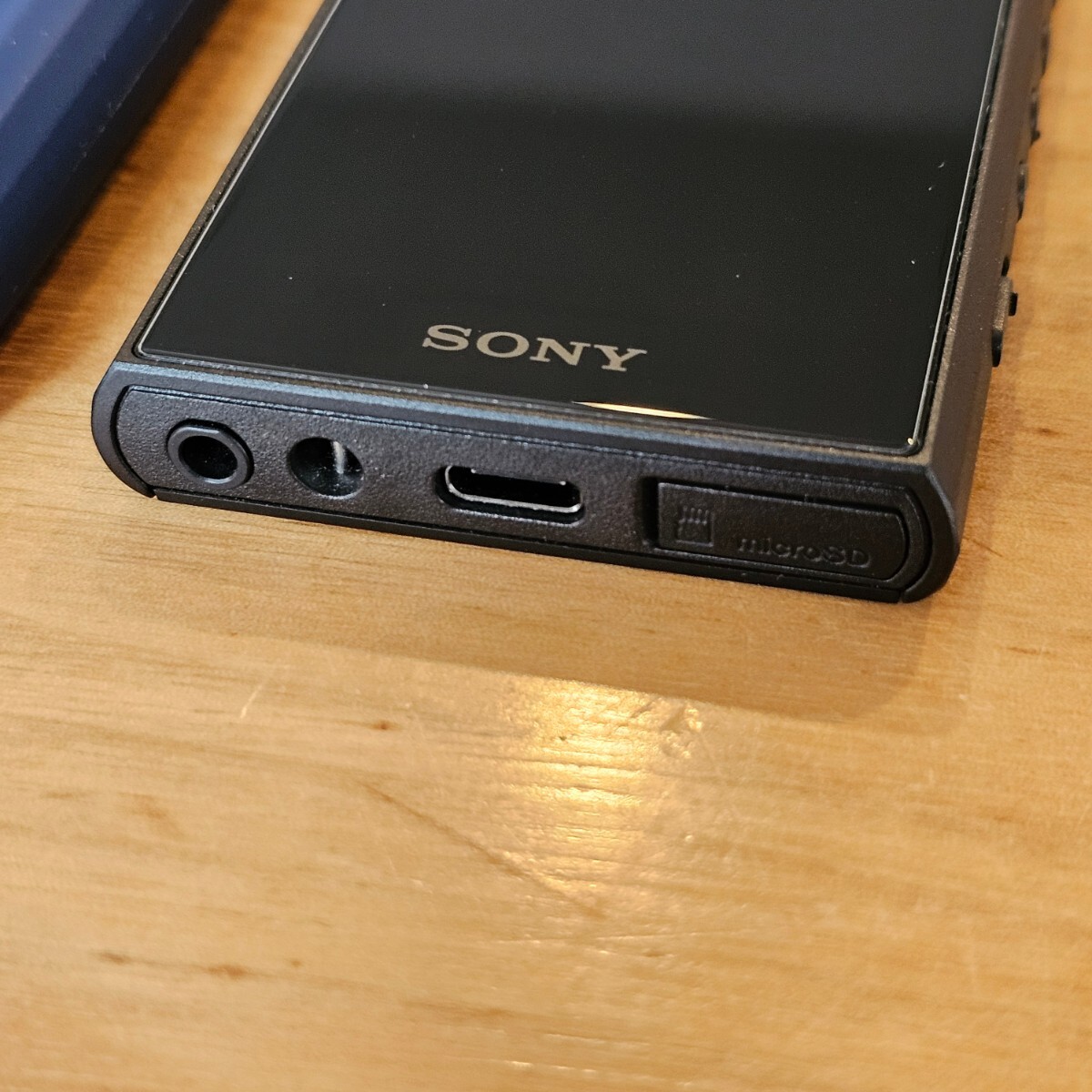 Sony Walkman NW-A306 32GB ブラック 純正ケース、ガラスフィルム付き 超美品_画像2