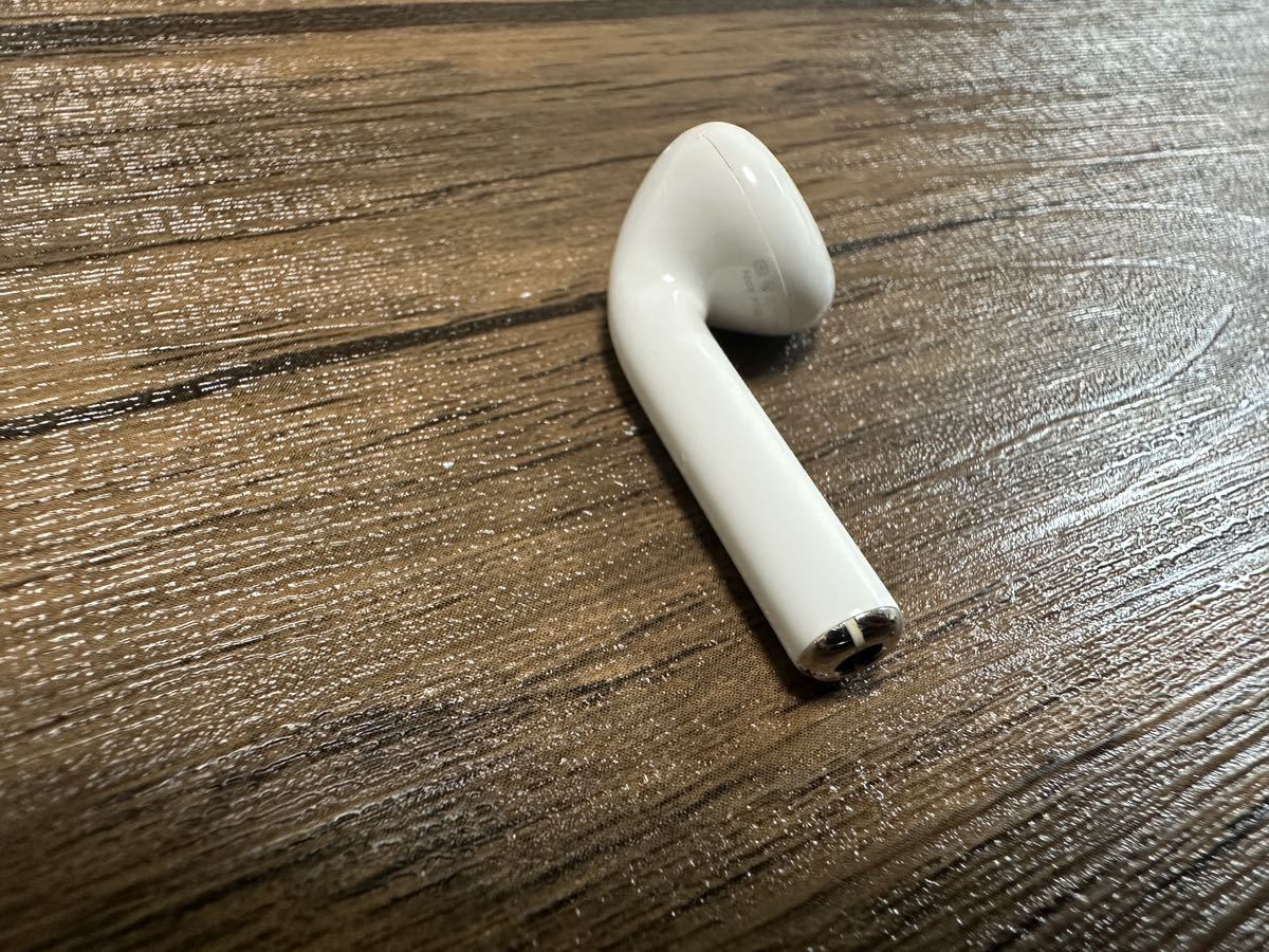 A60 Apple純正 AirPods 第1世代 左 イヤホン MMEF2J/A 左耳のみ　A1722　美品　即決送料無料_画像3