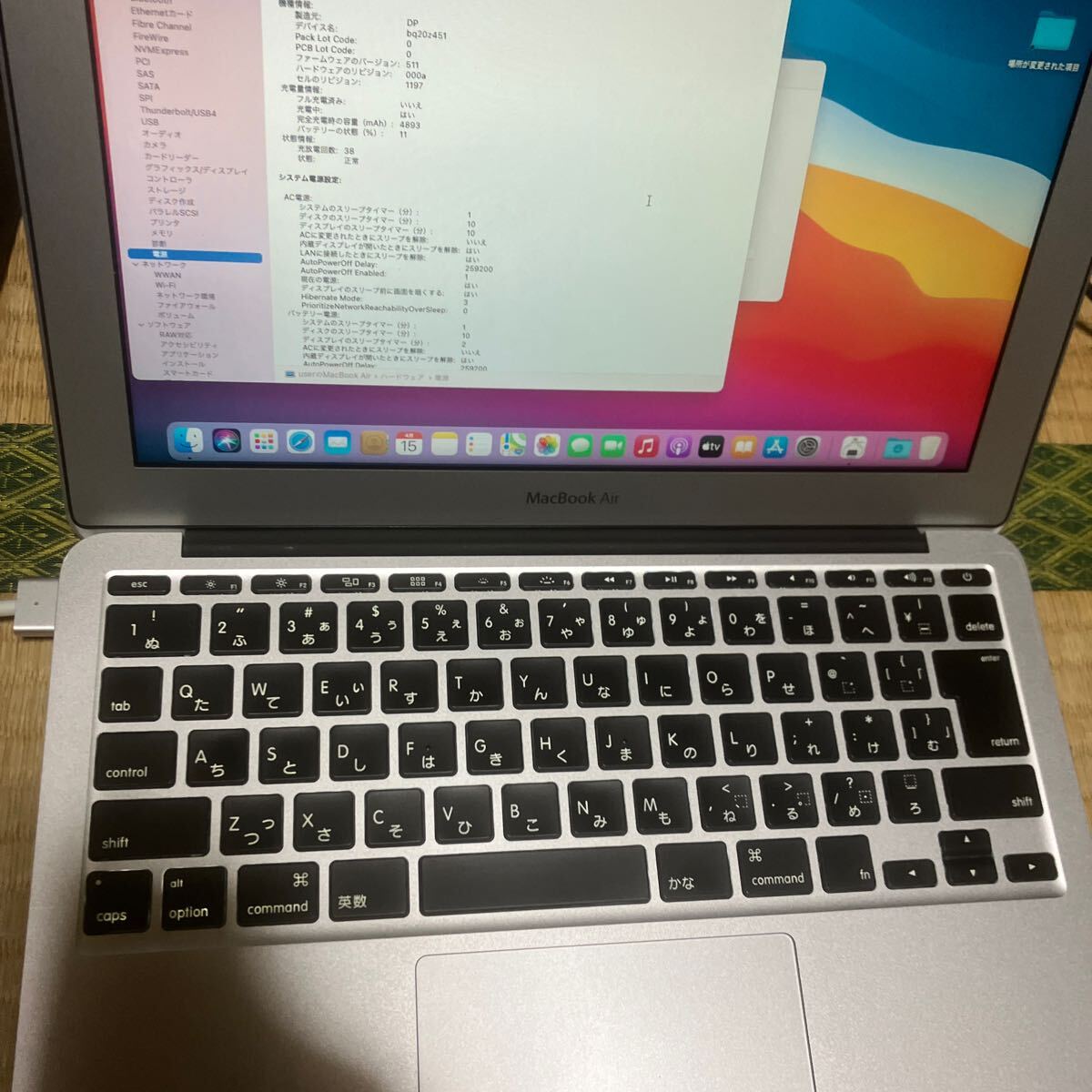 Apple MacBook Air 2013 A1465 corei5 SSD256GB(非純正) メモリ4GB macOS Big sur バッテリー　38回ACアダプターあり　60W_画像1