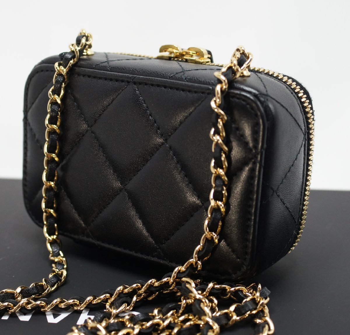 ほぼ未使用　シャネル　CHANEL　チェーンショルダーバッグ　マトラッセ　ウォレット　ゴールド金具　ブラック　31番台_画像4