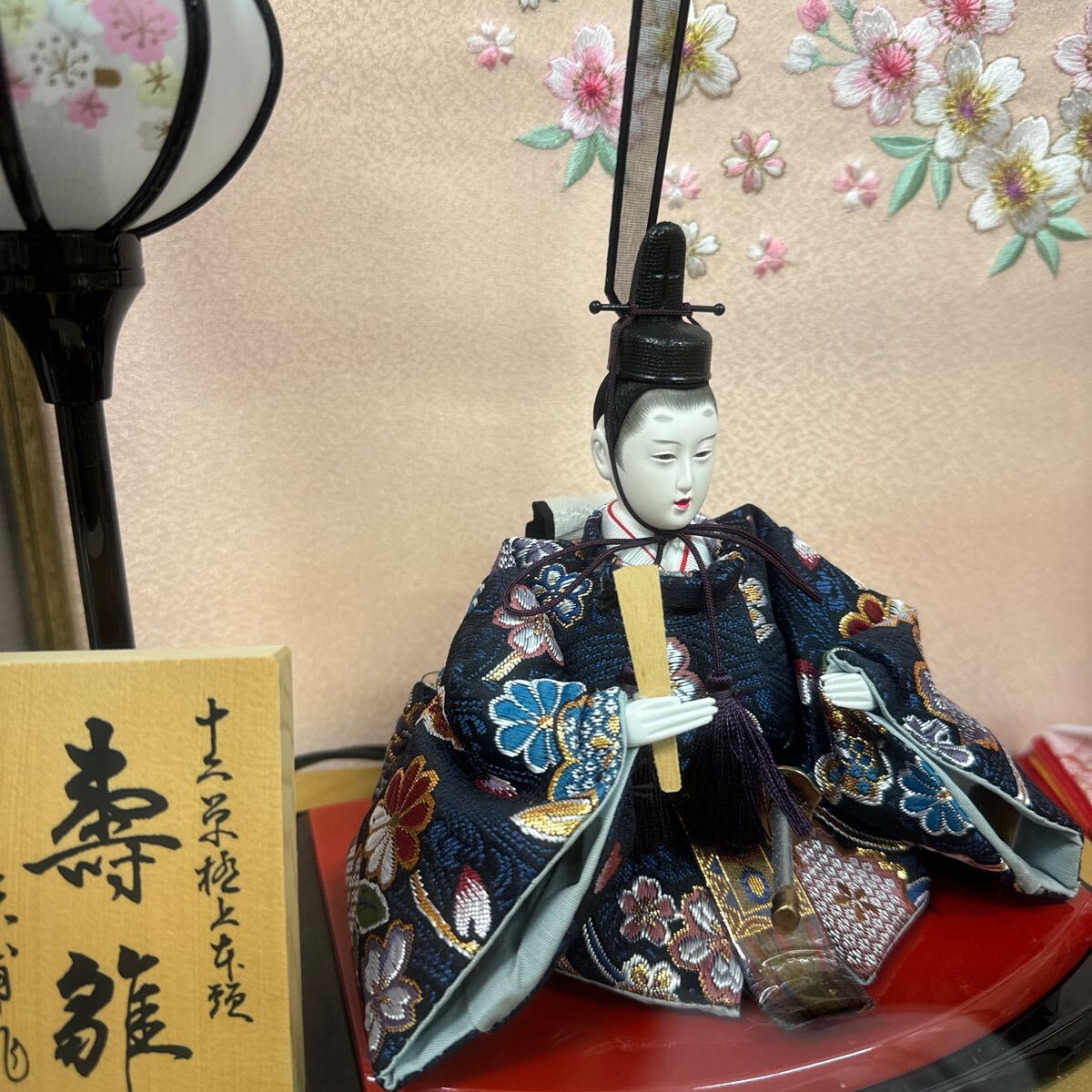 * exhibition goods doll hinaningyo glass case entering ..2 person .. capital . work wooden pink kimono floral print snow . lighting Hinamatsuri .. sama peach. .. interior 158-38