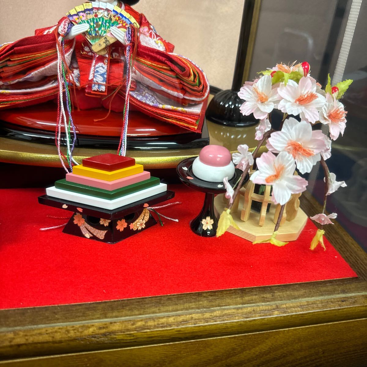 * exhibition goods doll hinaningyo glass case entering ..2 person .. capital . work wooden pink kimono floral print snow . lighting Hinamatsuri .. sama peach. .. interior 158-38
