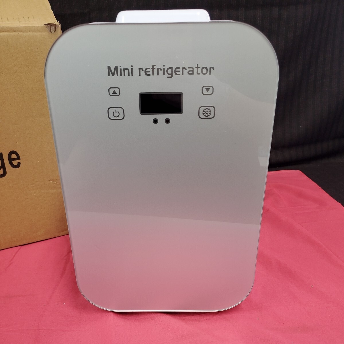 * не использовался MiniFridge температура холодный . Mini рефрижератор белый 8L портативный маленький размер рефрижератор холодильник 156-70