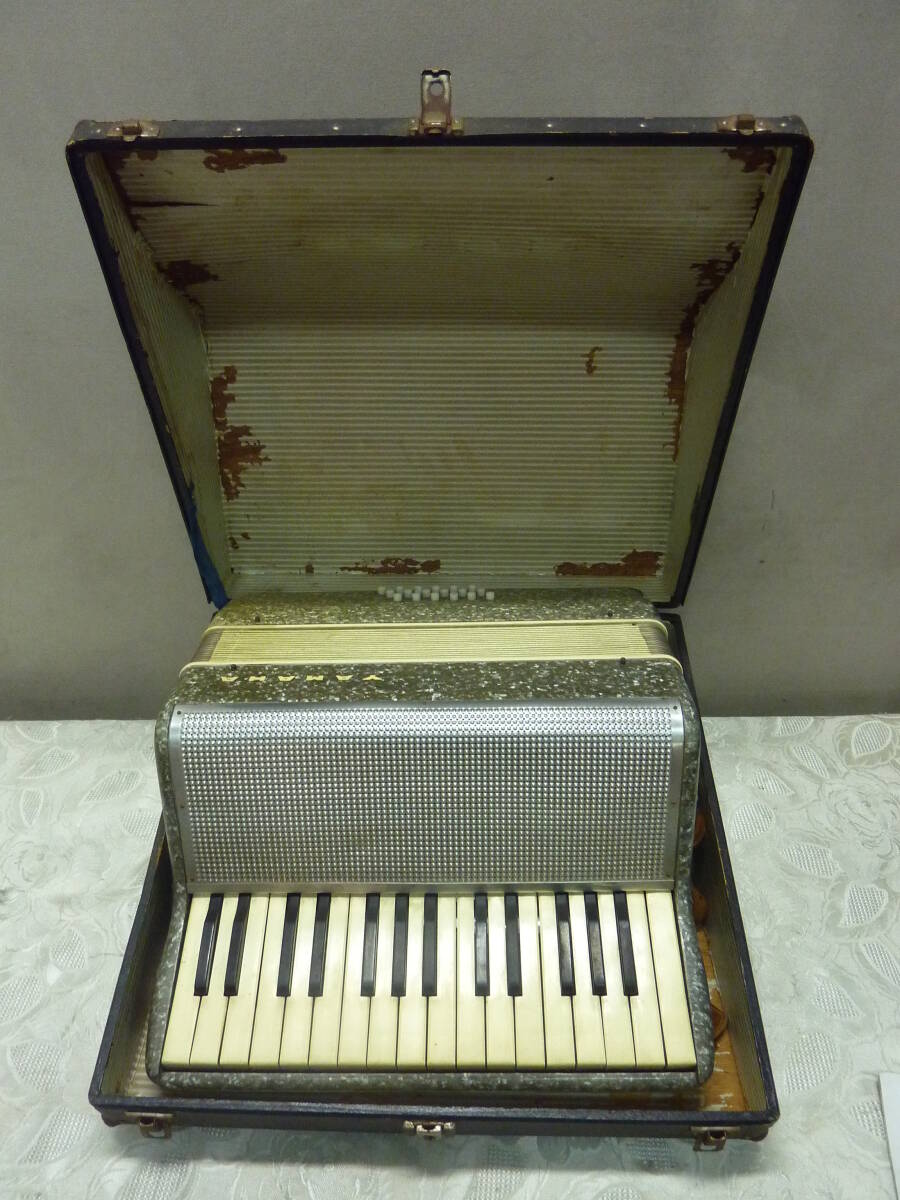  accordion keyboard instruments present condition goods 