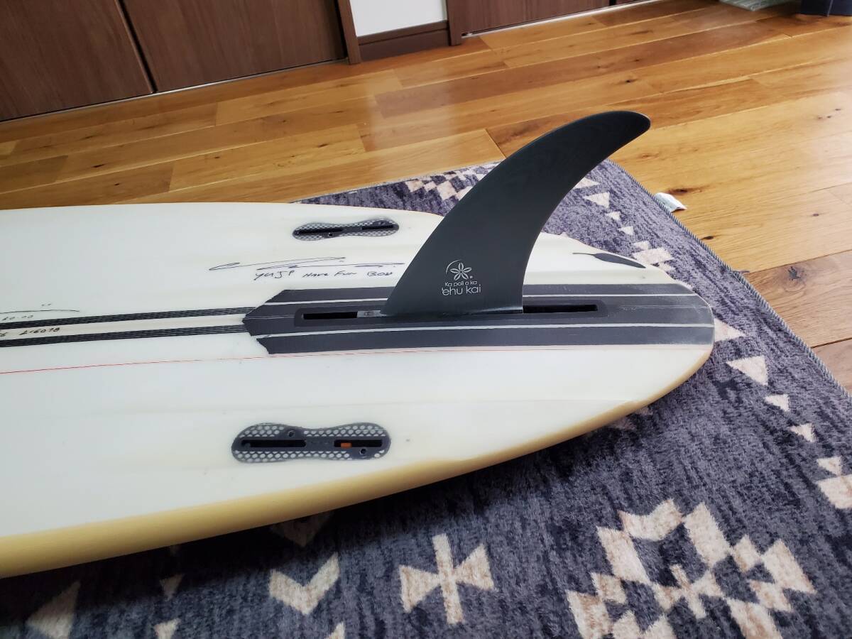 新古Chilli Surfboard　EPSストリンガーツインテック・５‘７“シングルフィン＋サイドFCS2　６チャンネル・特注品_画像9