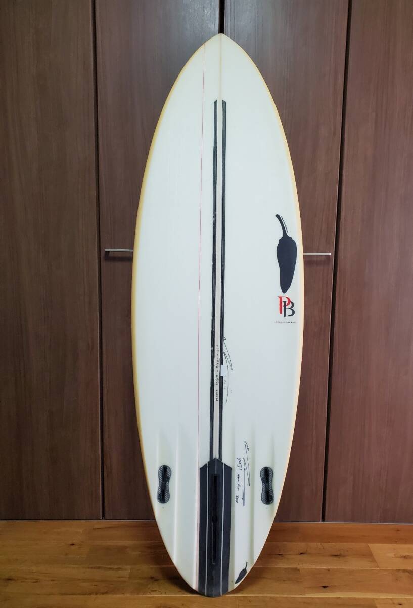 新古Chilli Surfboard　EPSストリンガーツインテック・５‘７“シングルフィン＋サイドFCS2　６チャンネル・特注品_画像2