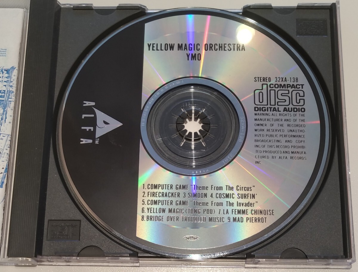 イエロー・マジック・オーケストラ US版 旧規格国内盤中古CD YMO YELLOW MAGIC ORCHESTRA 細野晴臣 坂本龍一 高橋幸宏 32XA-138 3200円盤の画像3
