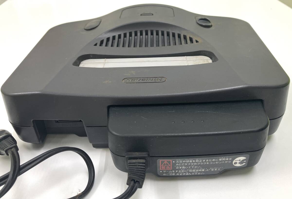 【7609】任天堂 Nintendo64 ニンテンドー64 NUS-001 本体 コントローラー付き ゲームソフト付き 実況パワフルプロ野球 通電確認済 ジャンクの画像9